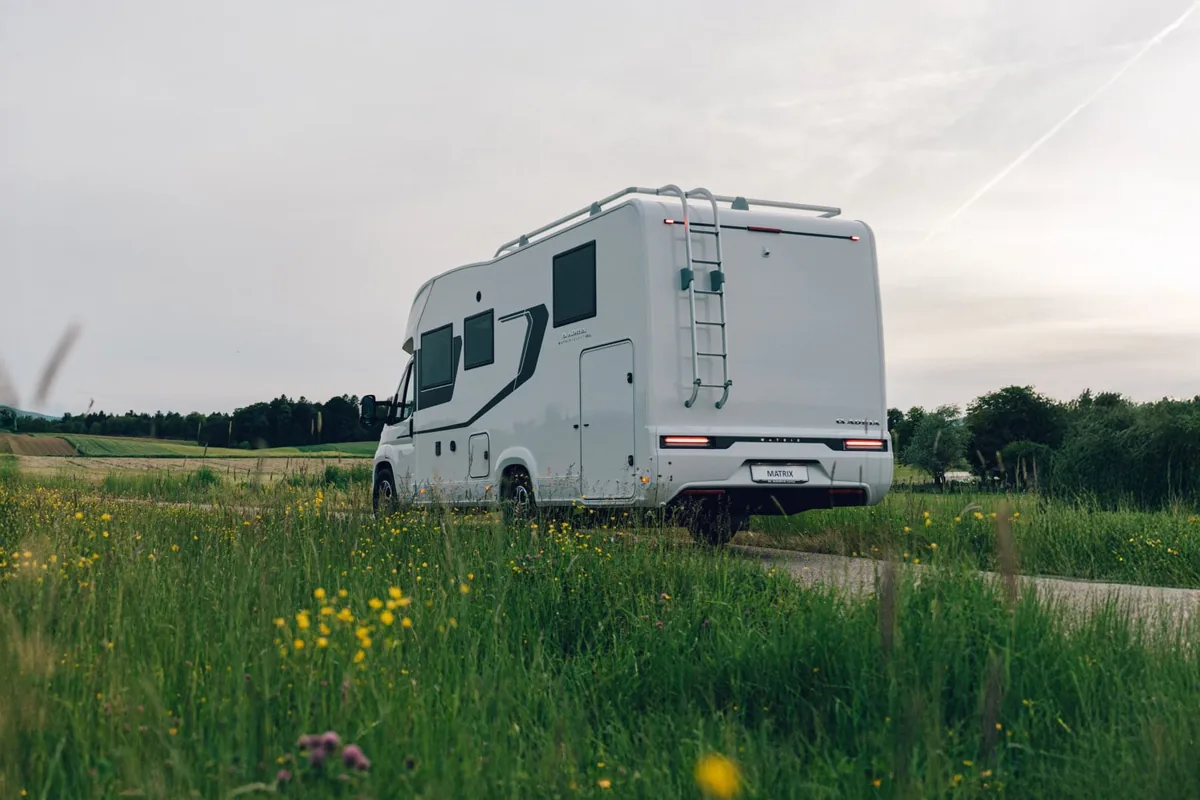 Adria Matrix Supreme 670 SL, vista trasera del perfilado