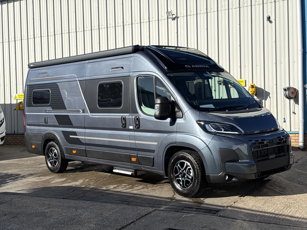 Adria Twin Supreme 640 SGX, vista lateral