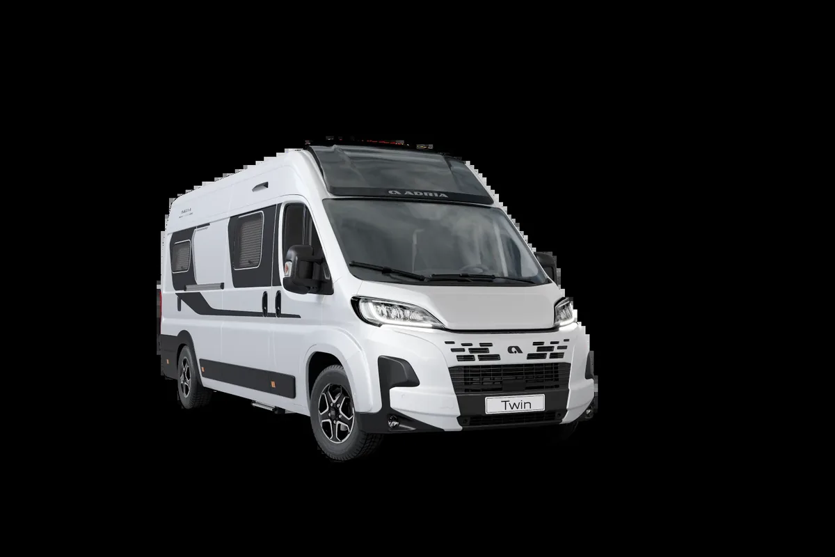 Adria Twin Supreme 640 SGX 2026, vista delantera (imagen oficial)