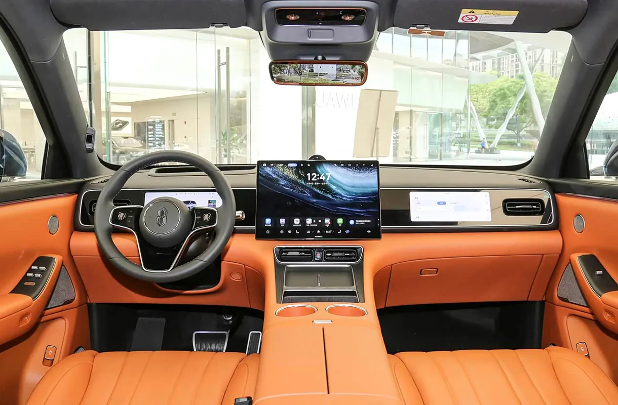 Interior oficial del Aito M7 2026