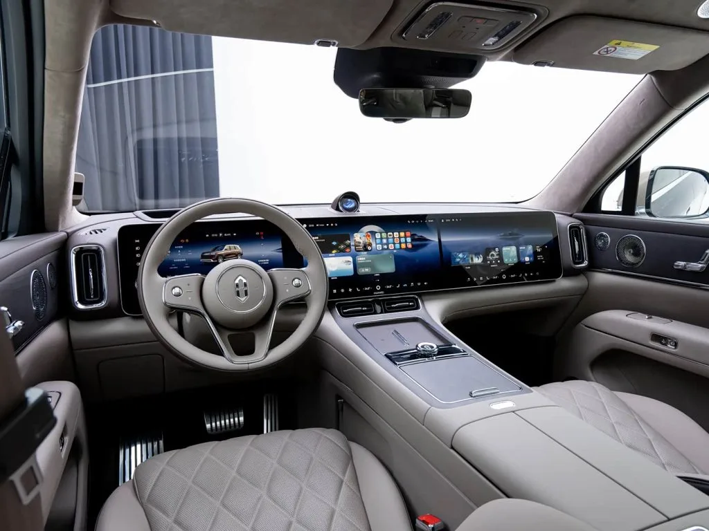 Interior oficial del Aito M9 2025