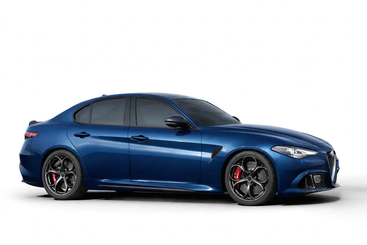 Alfa Romeo Giulia Diésel gris, vista lateral en carretera