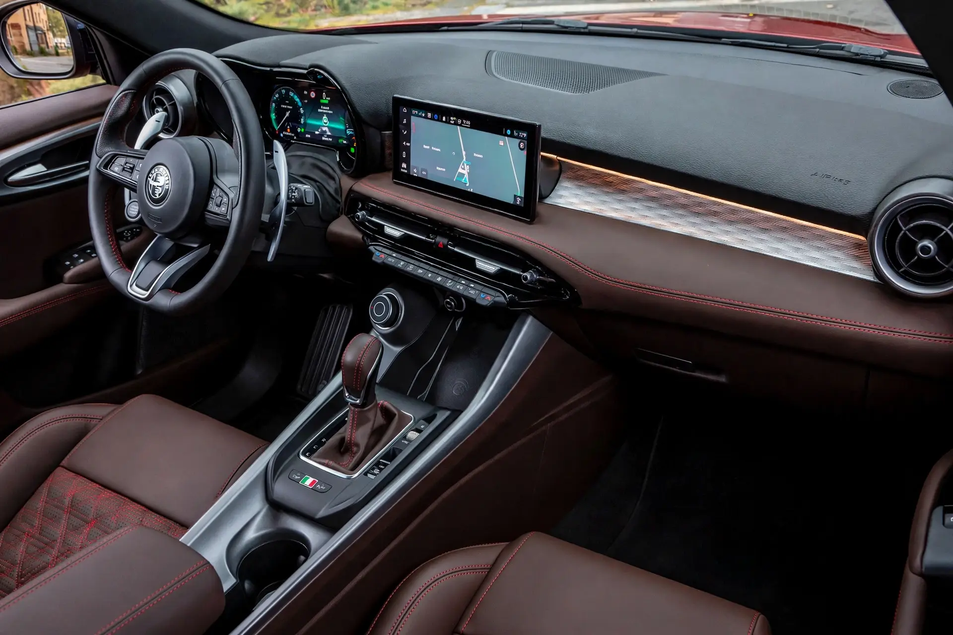 Alfa Romeo Tonale Híbrida, tres cuartos delantero