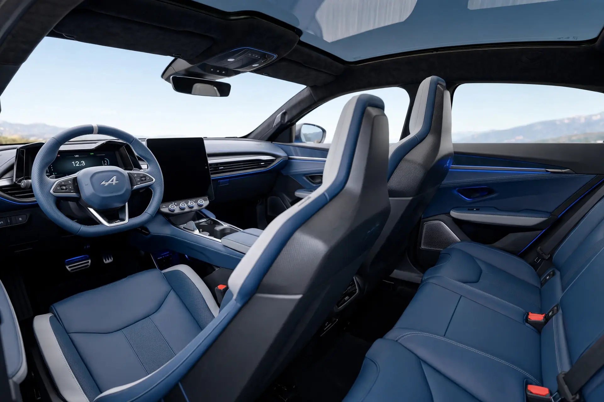 Alpine A390 GTS azul eléctrico en autopista al atardecer
