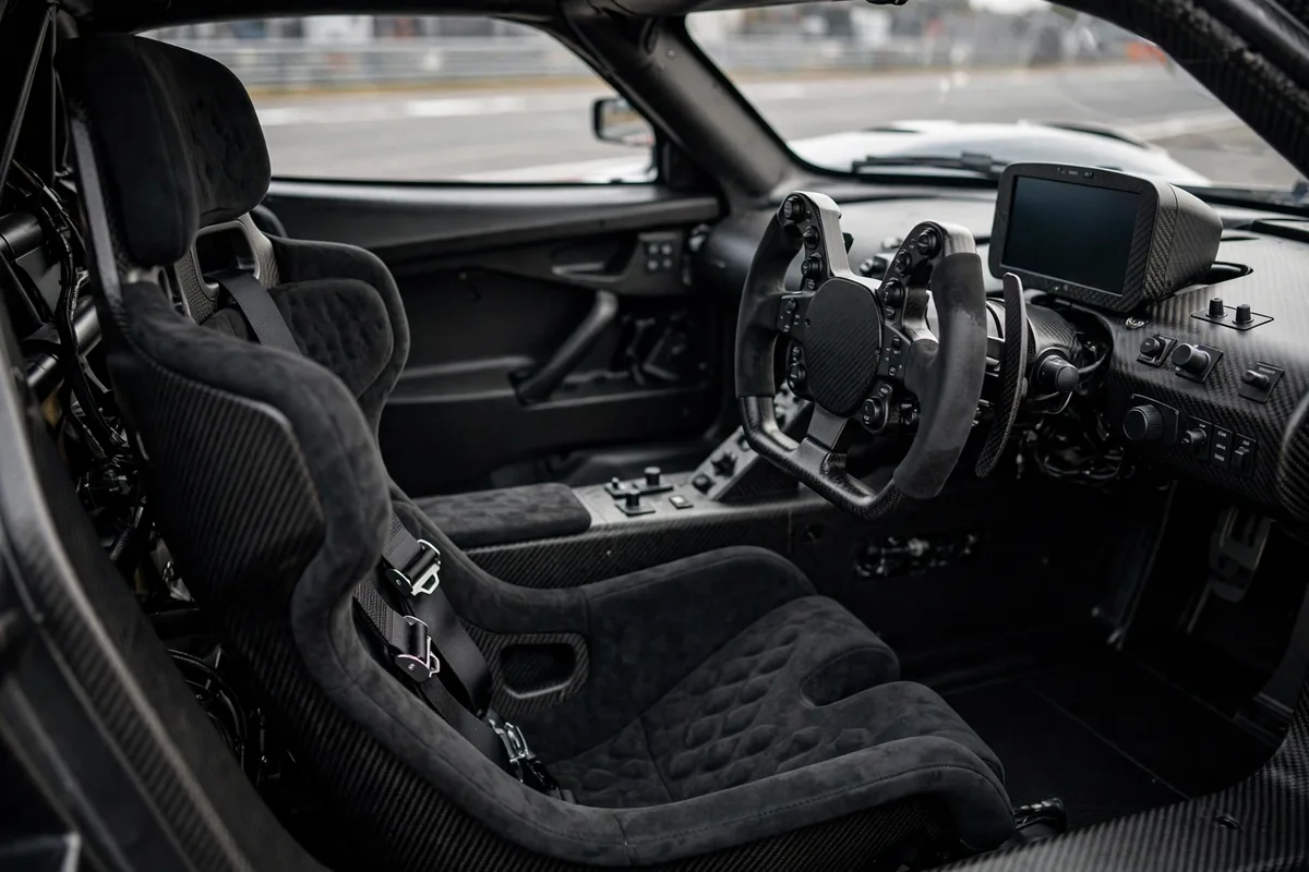 Interior oficial del Aston Martin Valkyrie
