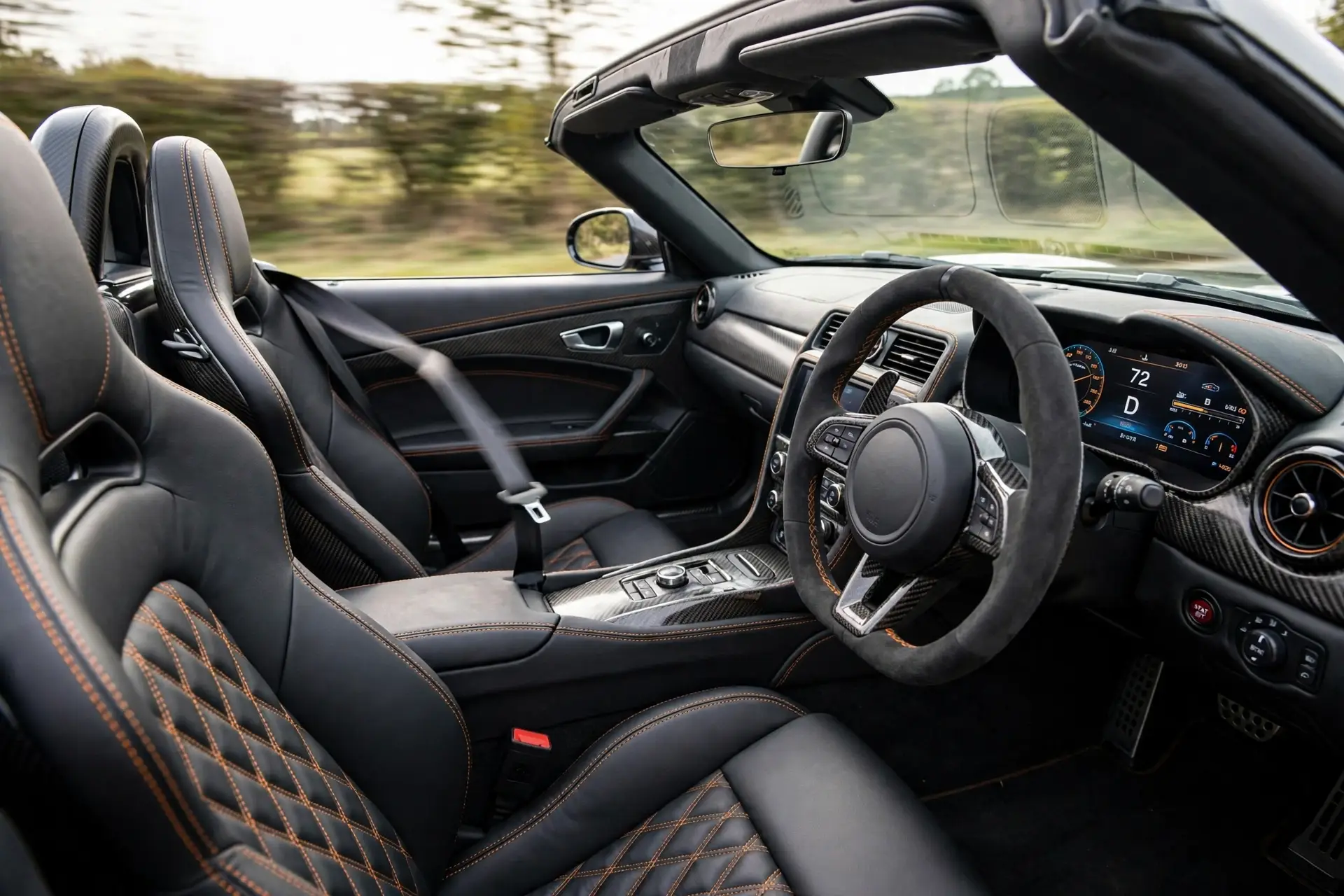 Interior oficial del Aston Martin Vantage S Roadster
