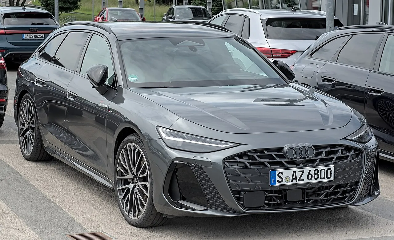 Audi A6 Avant, vista trasera del familiar