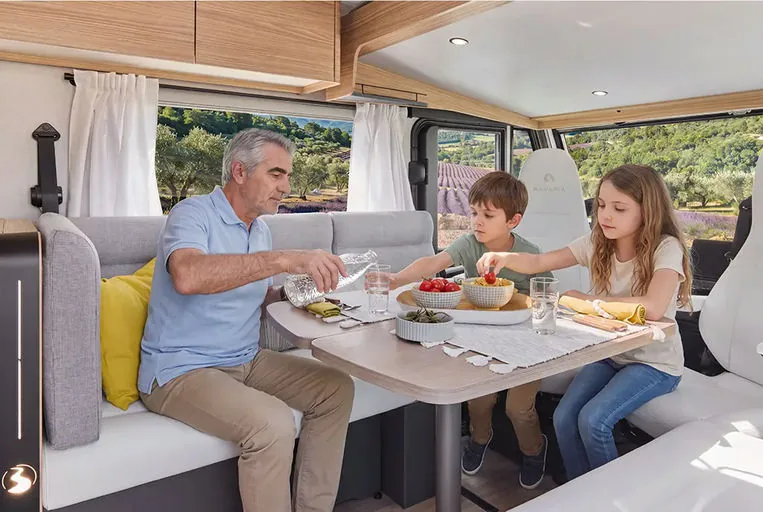 Interior oficial de la Bavaria I740FGJ Nomade