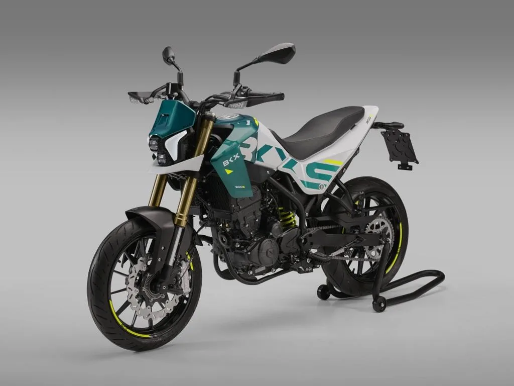 Benelli BKX 300 S 2025, vista lateral