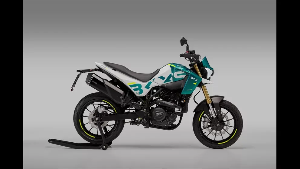 Benelli BKX 300 S 2025, detalle