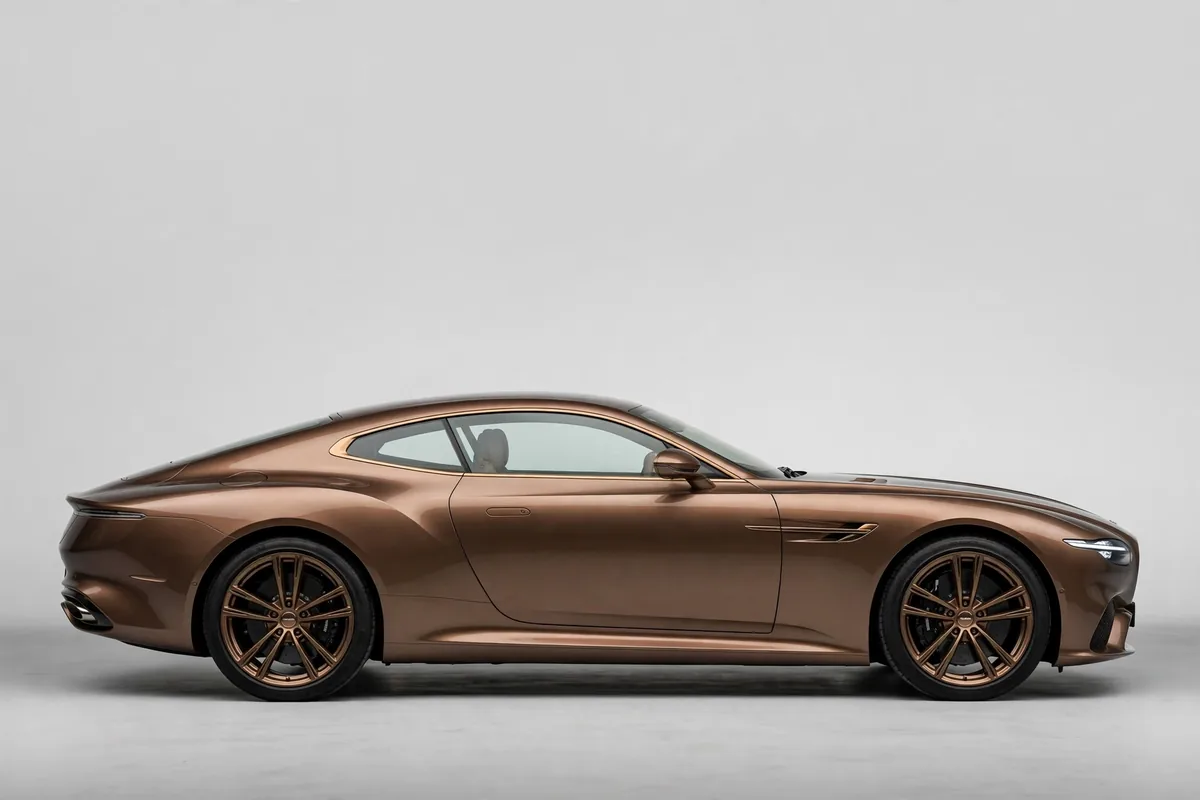 Bentley Batur, vista lateral del coupé de 18 unidades