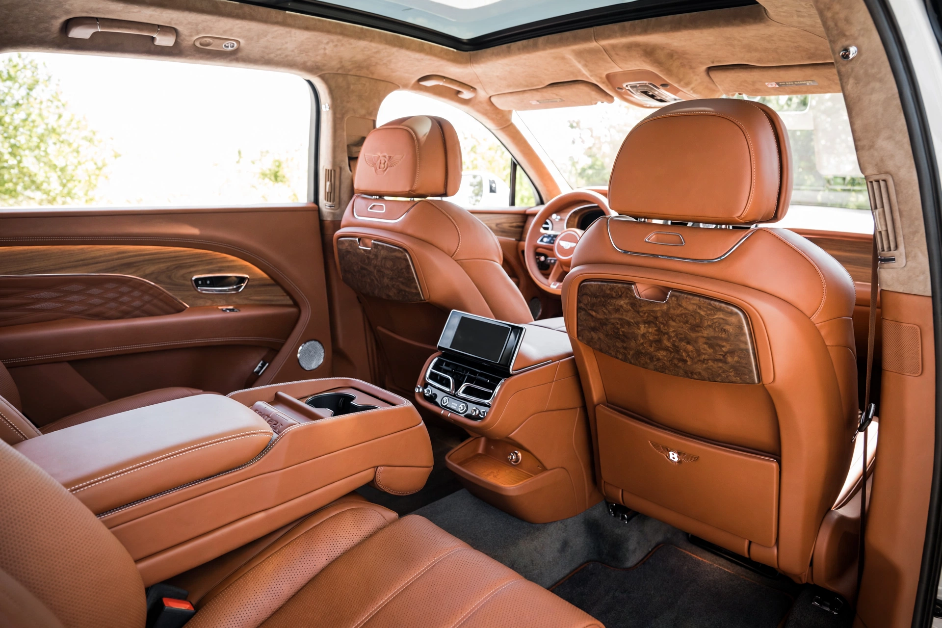 Interior oficial del Bentley Bentayga EWB Azure