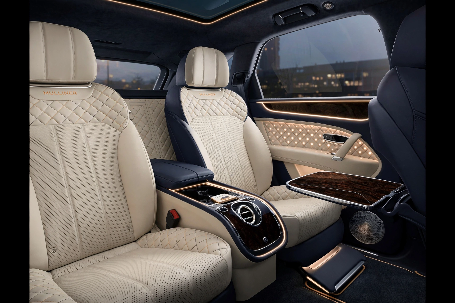 Interior oficial del Bentley Bentayga EWB Mulliner