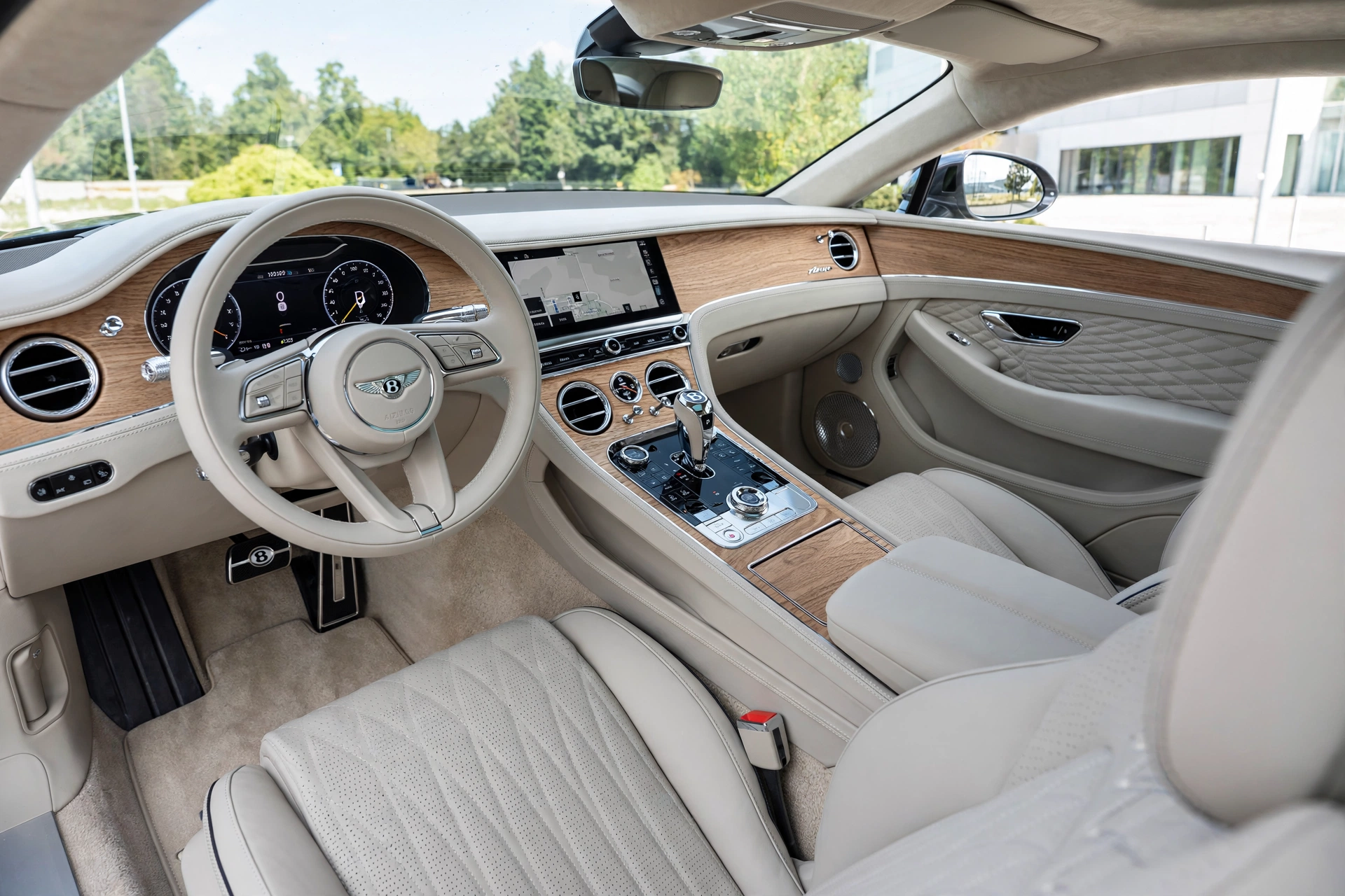 Interior oficial del Bentley Continental GT Azure