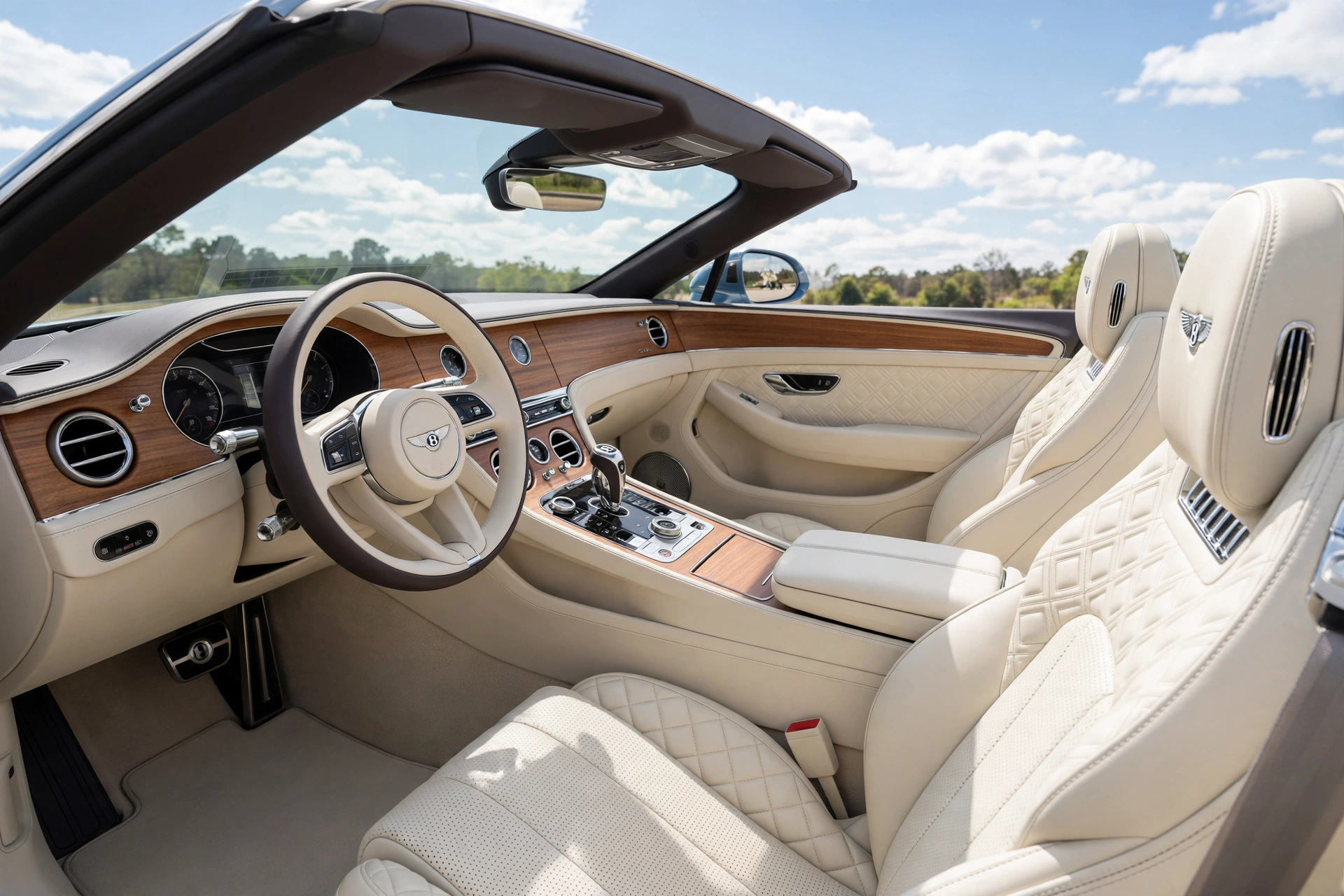 Interior oficial del Bentley Continental GTC