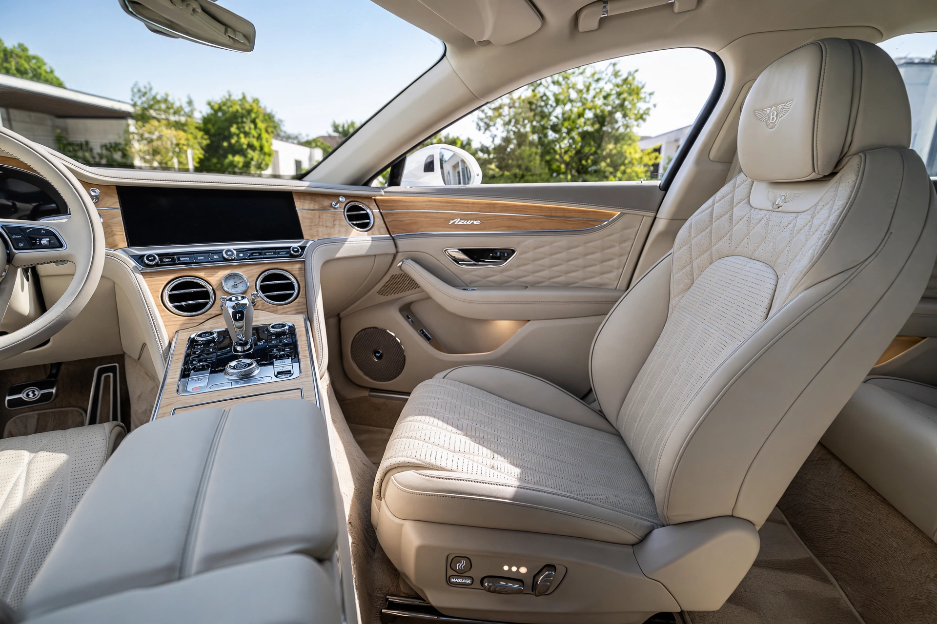 Interior oficial del Bentley Flying Spur Azure