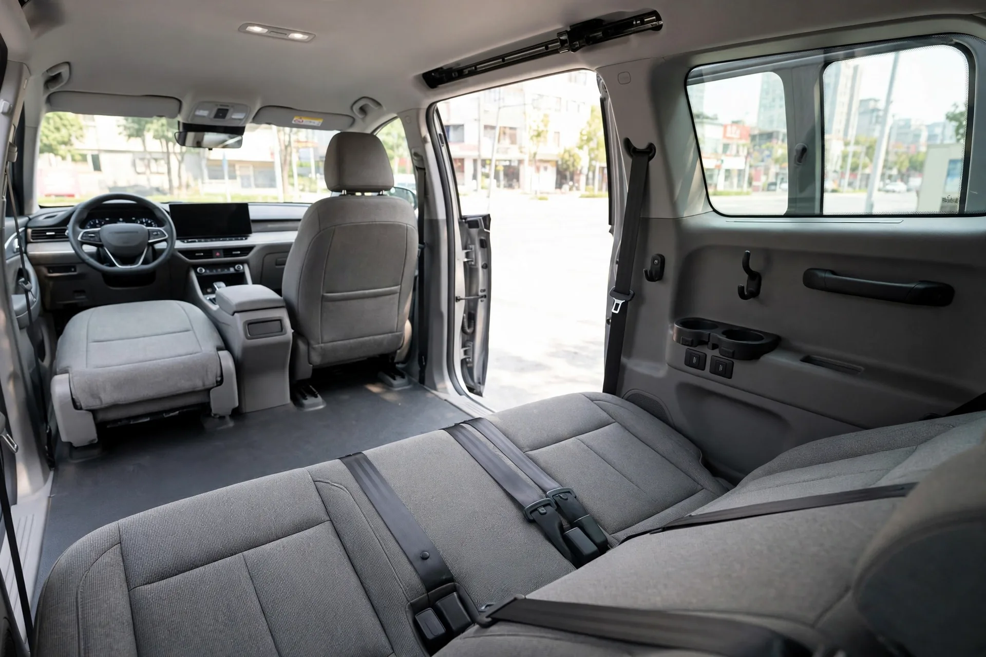 Interior oficial del Bestune NAT