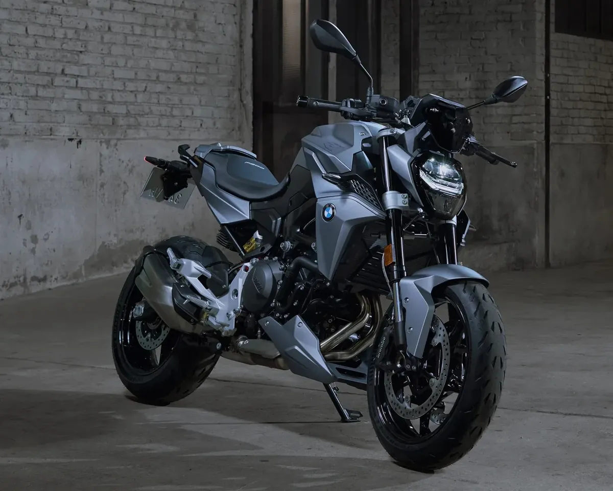 BMW Motorrad F 900 R 2026, vista lateral