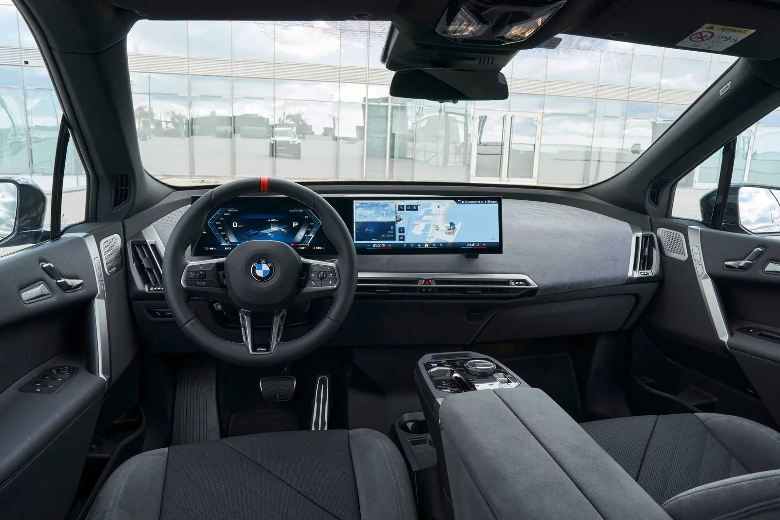 Interior del BMW iX M70 xDrive 2025