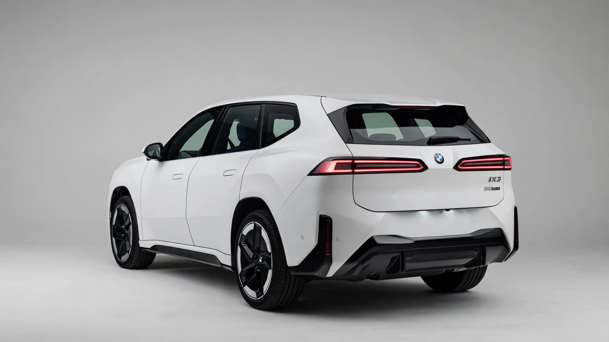 BMW iX3 50 xDrive Neue Klasse, vista tres cuartos trasera