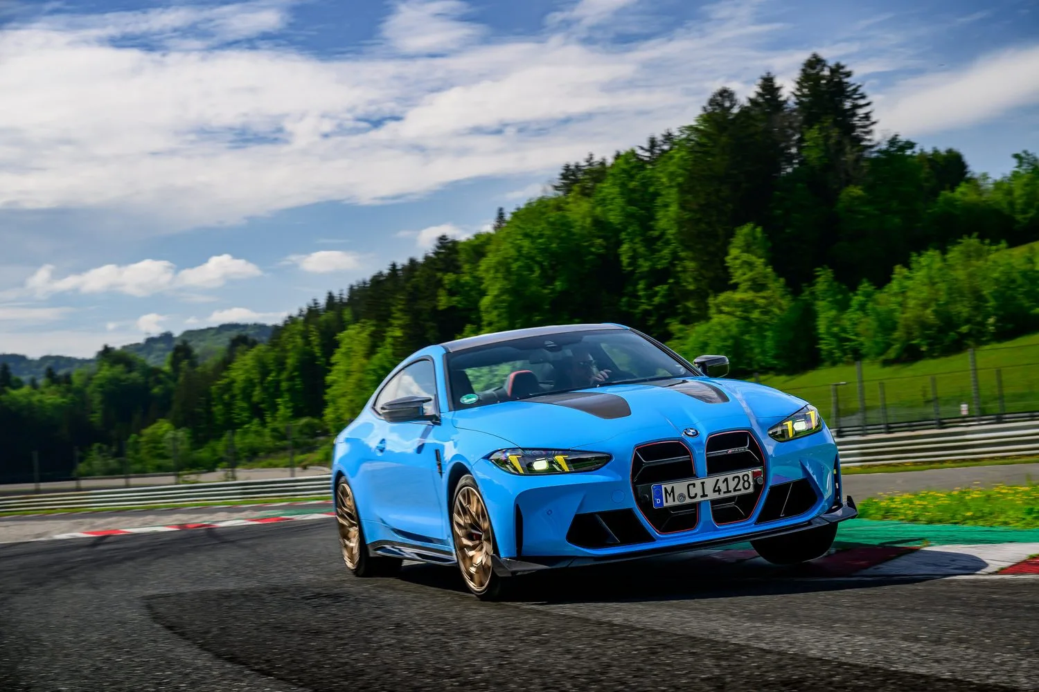 BMW M4 CS