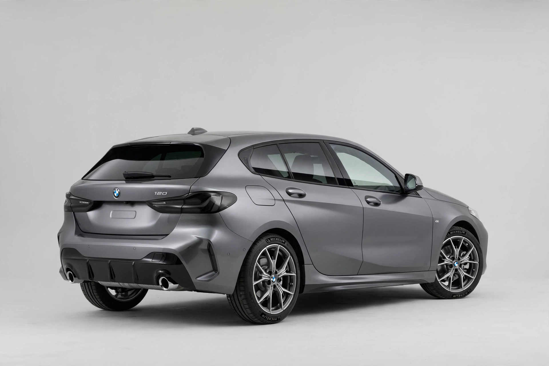 BMW Serie 1 120, vista tres cuartos trasera