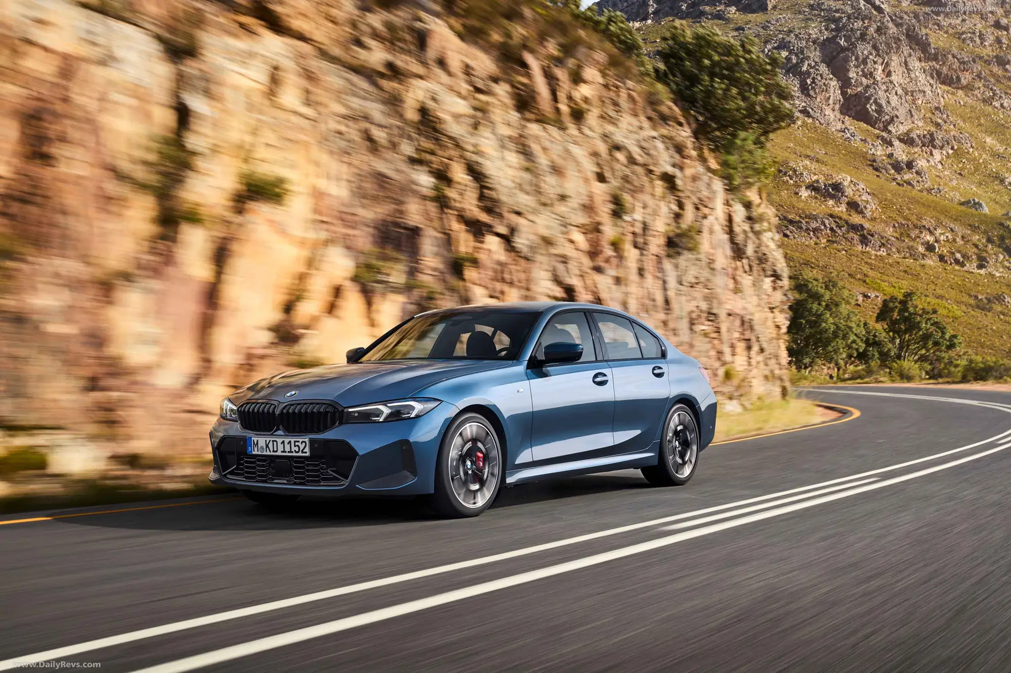 BMW Serie 3, vista lateral de la berlina alemana
