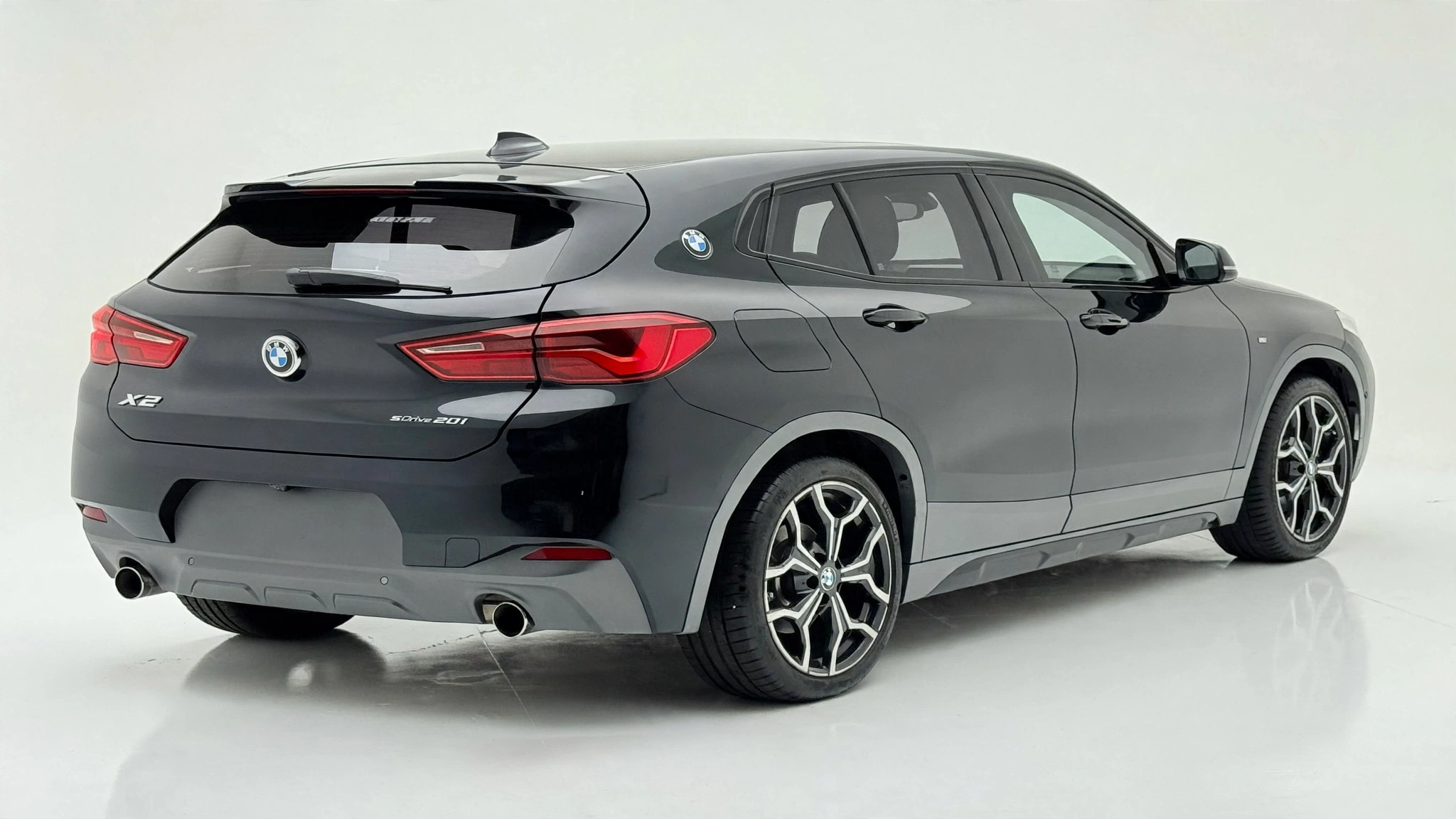 BMW X2 sDrive20i, vista tres cuartos trasera coupé
