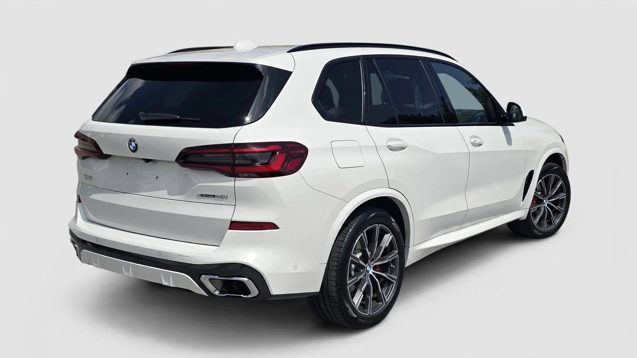 BMW X5 xDrive40i, vista tres cuartos trasera