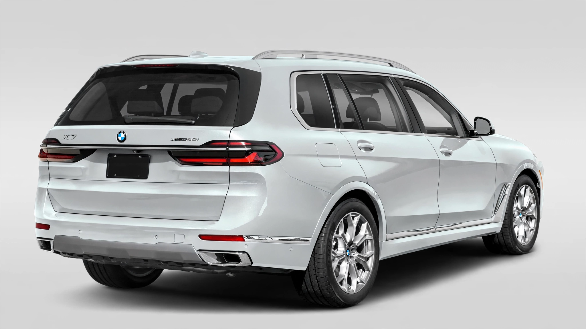BMW X7 xDrive40i, vista tres cuartos trasera