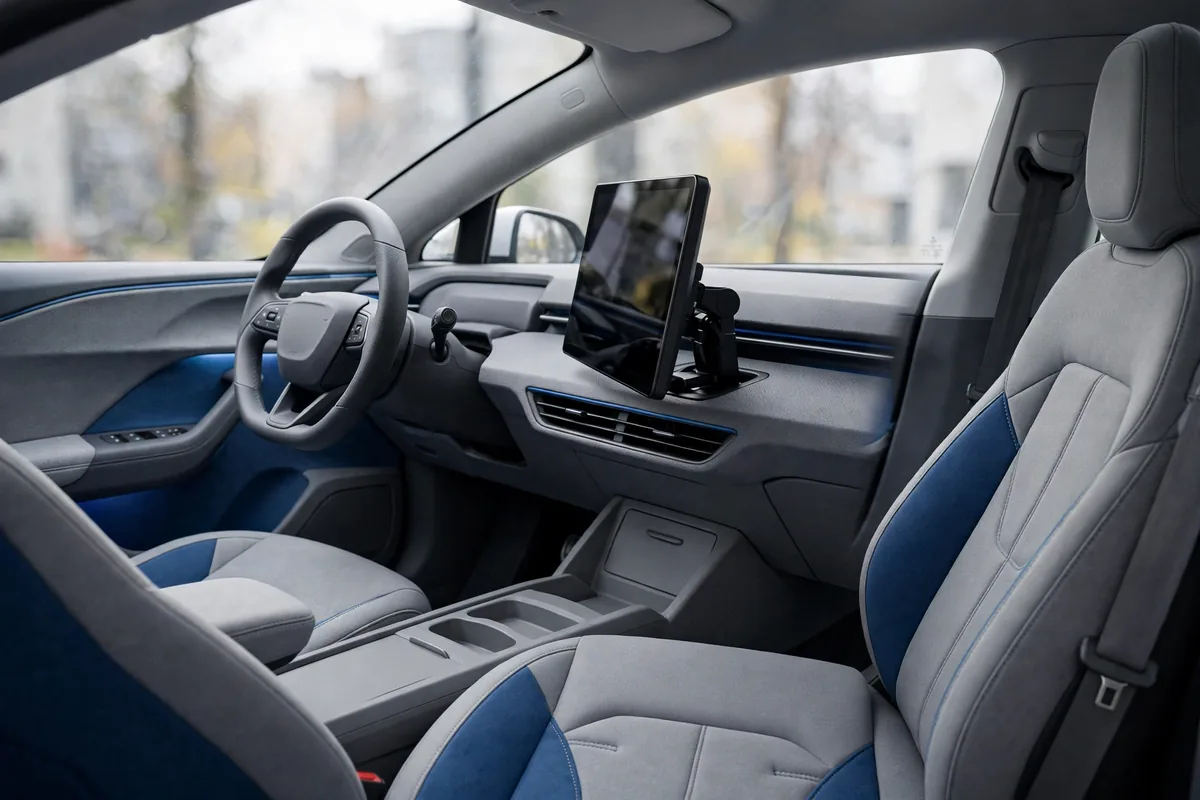 Interior oficial del BYD Dolphin Active 95 CV