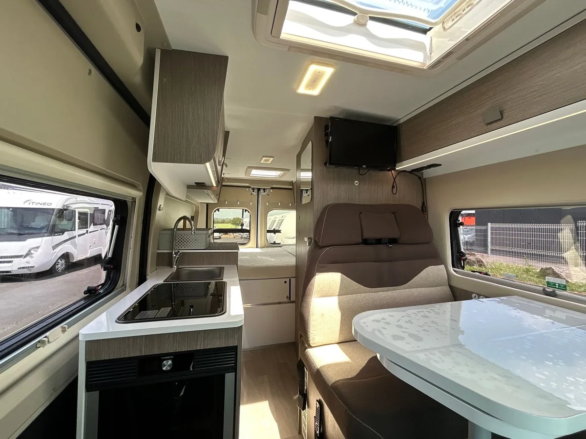 Challenger V114 Road Edition 2026, interior