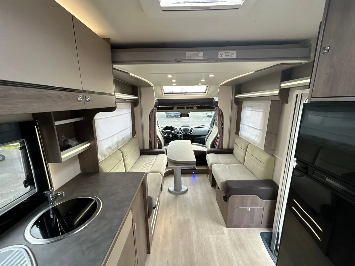 Interior de la Chausson 640 Titanium, SmartLounge