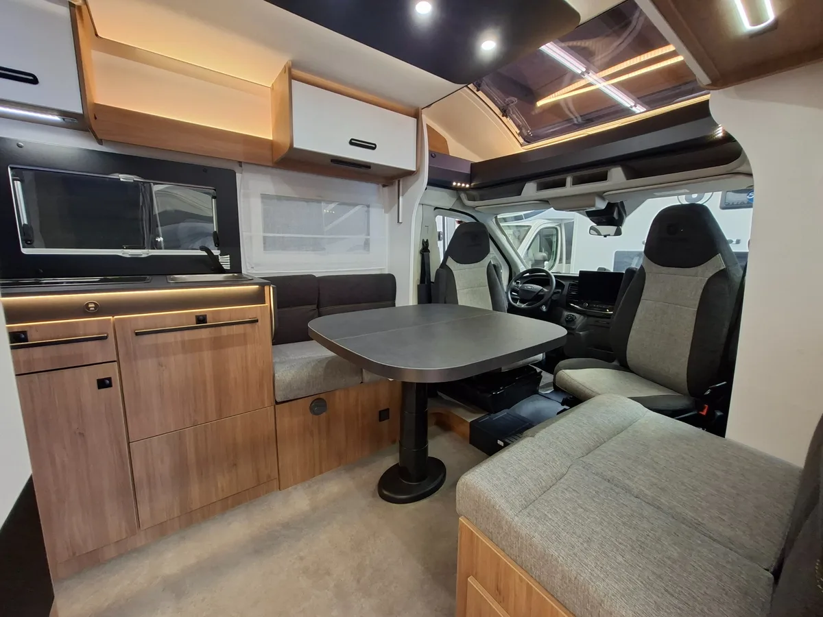 Cocina y cabina del Chausson 777 Titanium Line