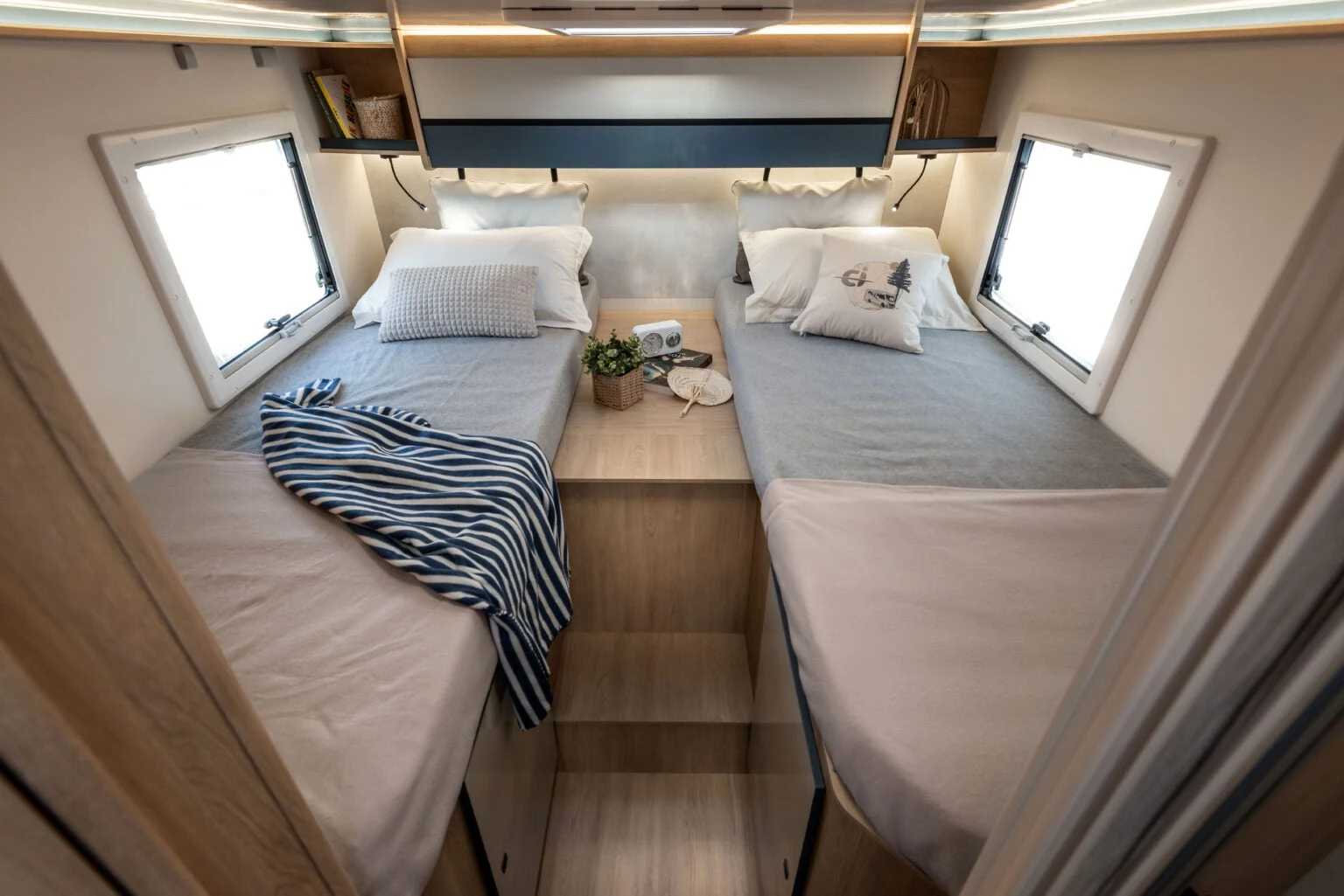 Interior oficial de la CI Horon 84 XT