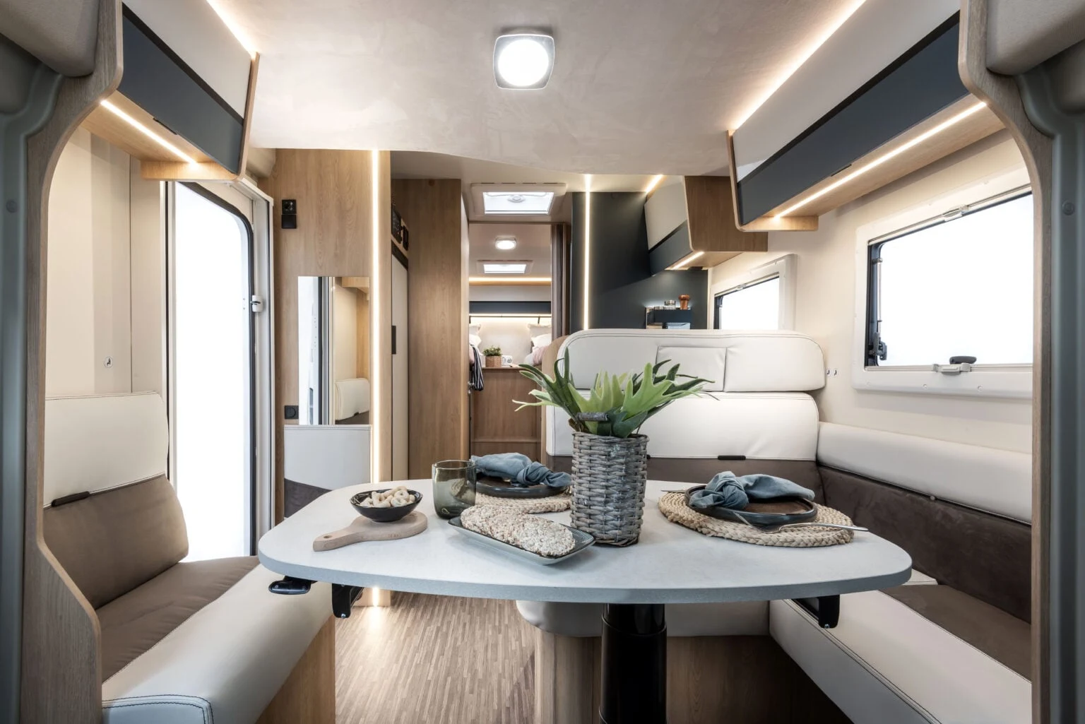 Salón comedor del CI Horon 84 XT (foto oficial del fabricante)