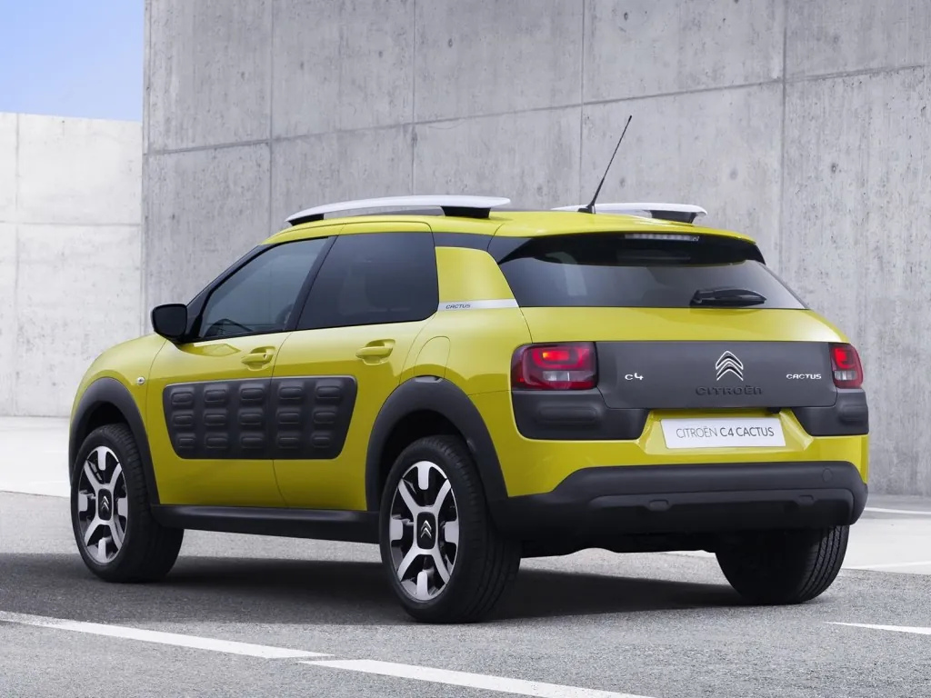 Citroën C4 Cactus — amarillo, trasera