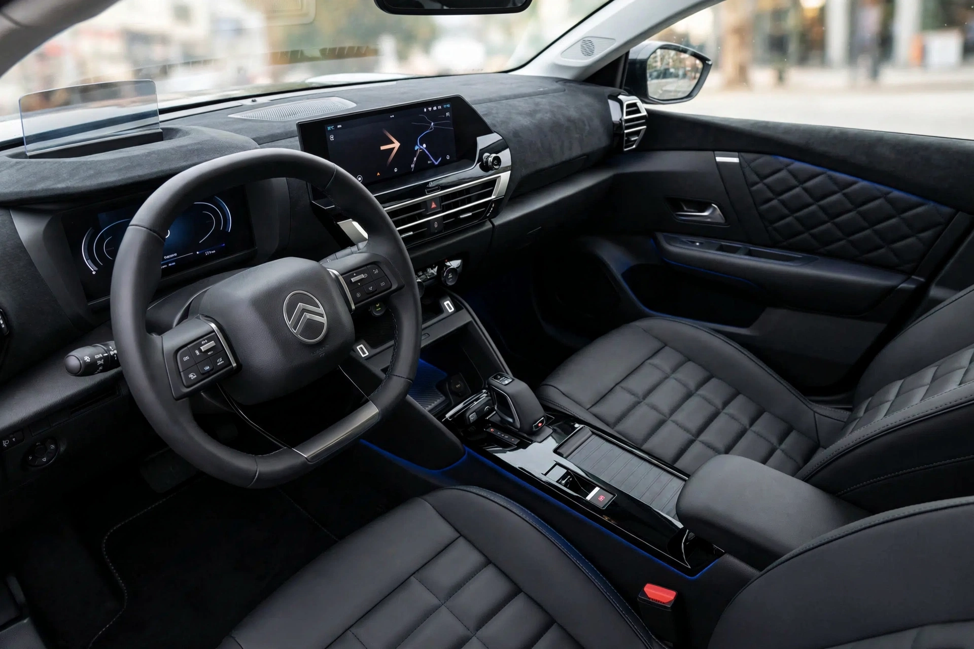 Interior oficial del Citroën C4 Hybrid 136