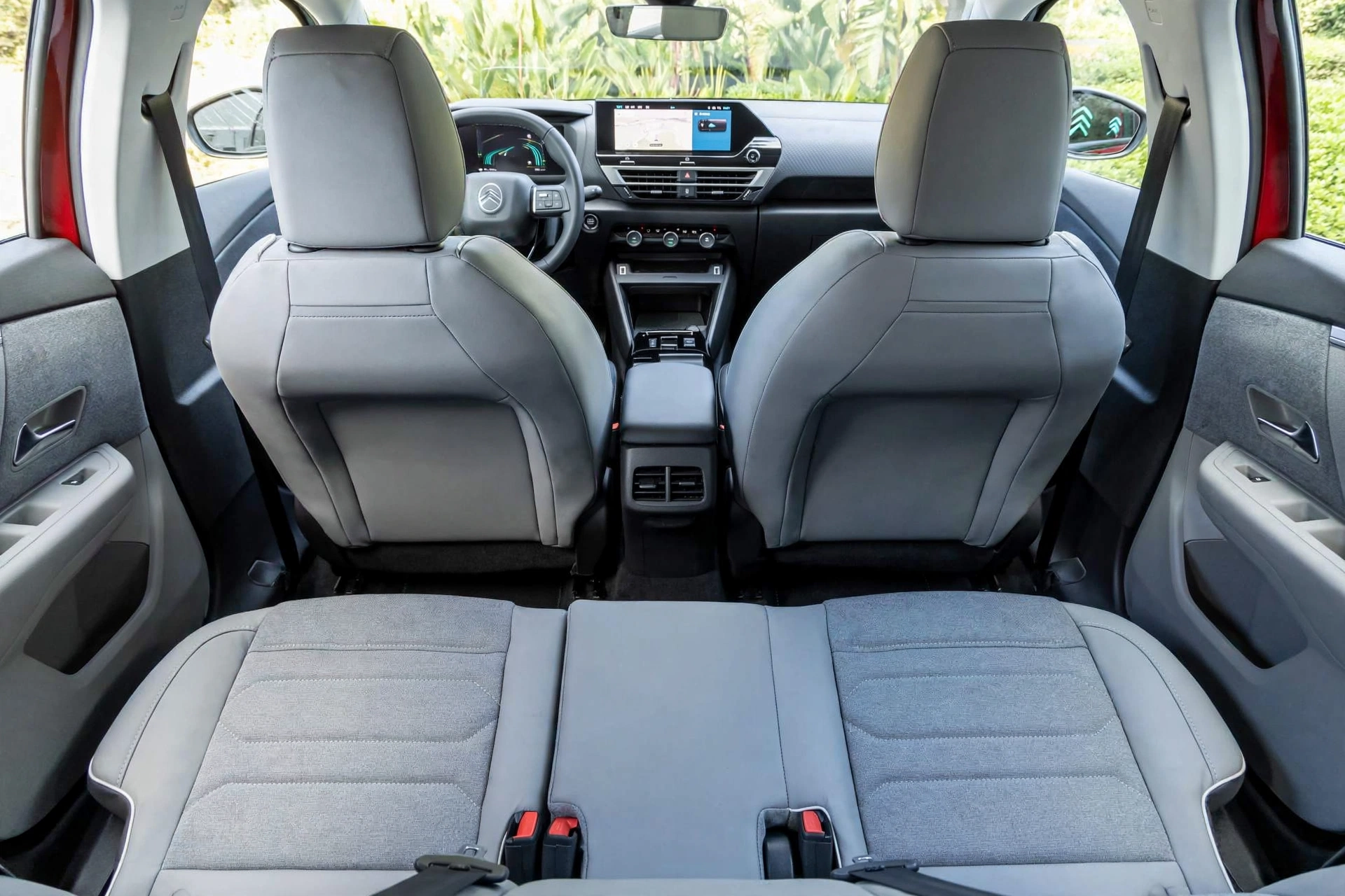 Interior oficial del Citroën C4 X Hybrid 136