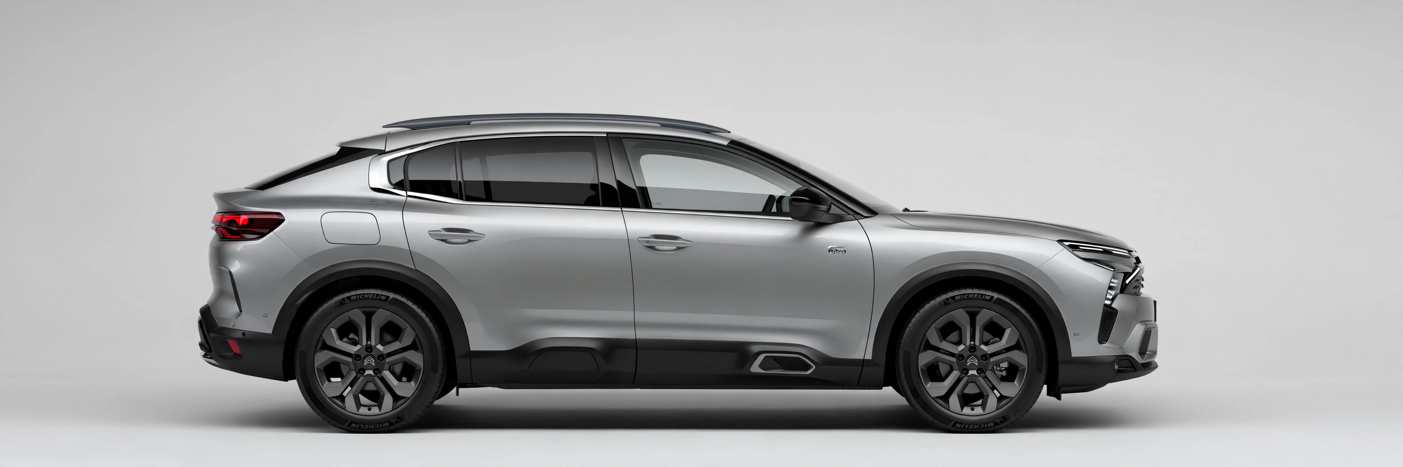Foto oficial del Citroën C5 X Hybrid 136