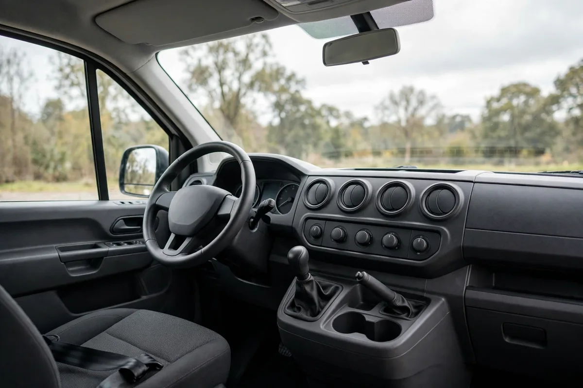 Cabina del Citroën Jumpy con tres plazas