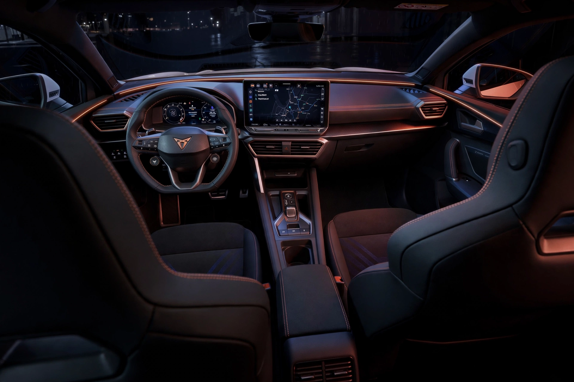 Interior del Cupra León 2025 con pantalla central, cuadro digital y asientos deportivos