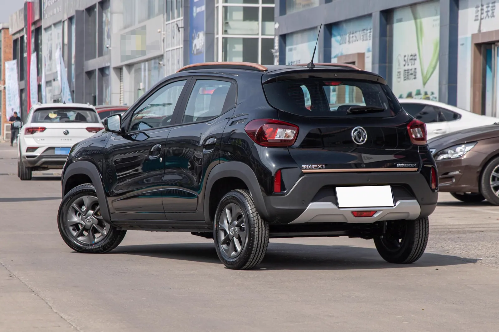 Dongfeng Nano Box negro, trasera con la insignia EX1