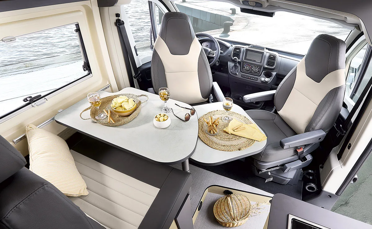 Interior oficial del Dreamer D55