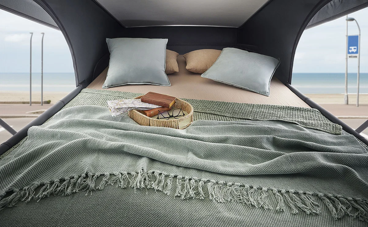 Cama del techo elevable del Dreamer D55 UP, de 2000x1300 mm (foto oficial Dreamer)