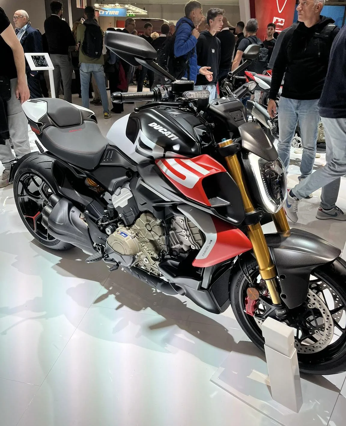 Ducati Diavel V4