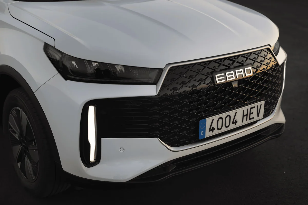 Ebro s400 Hybrid blanco frontal con parrilla EBRO