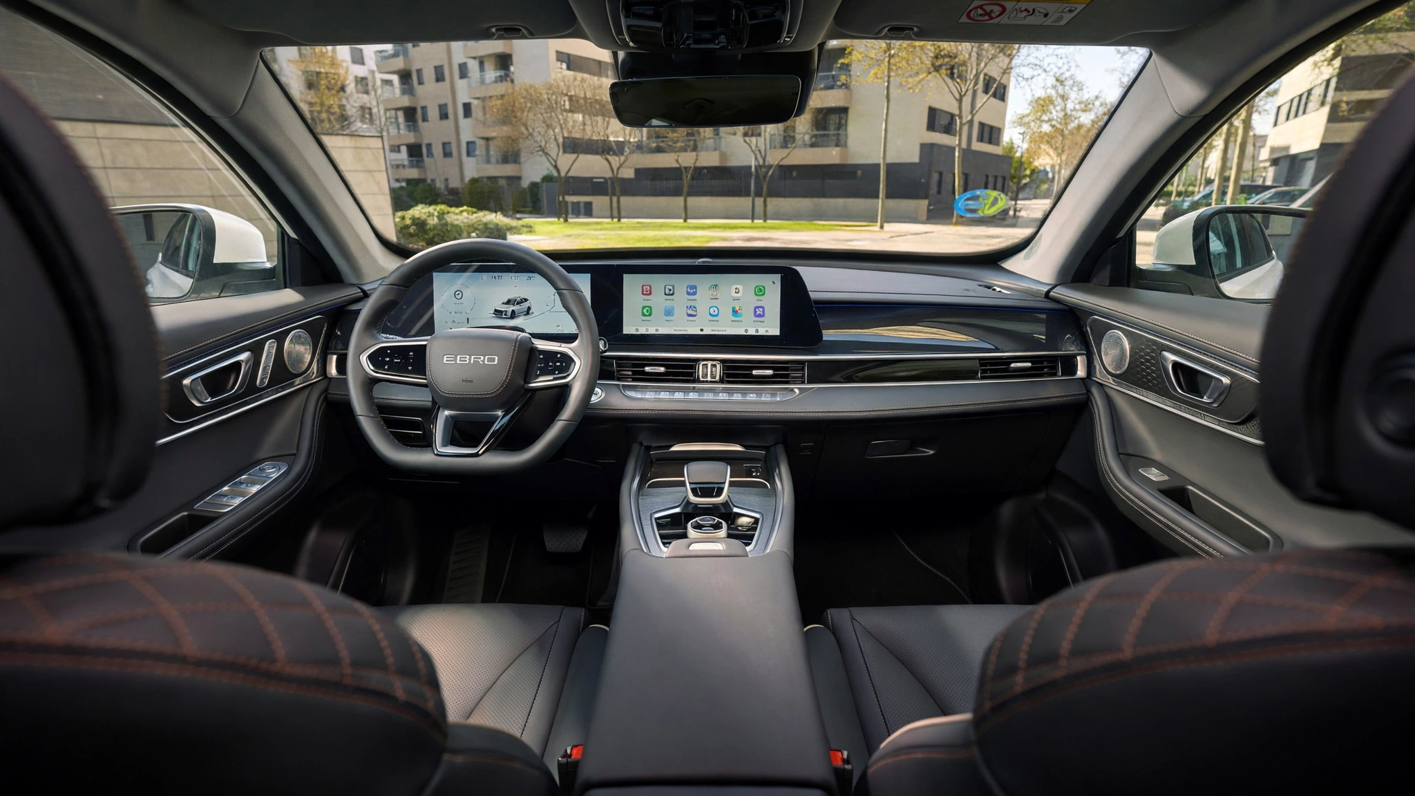 Interior oficial del Ebro S700 HEV