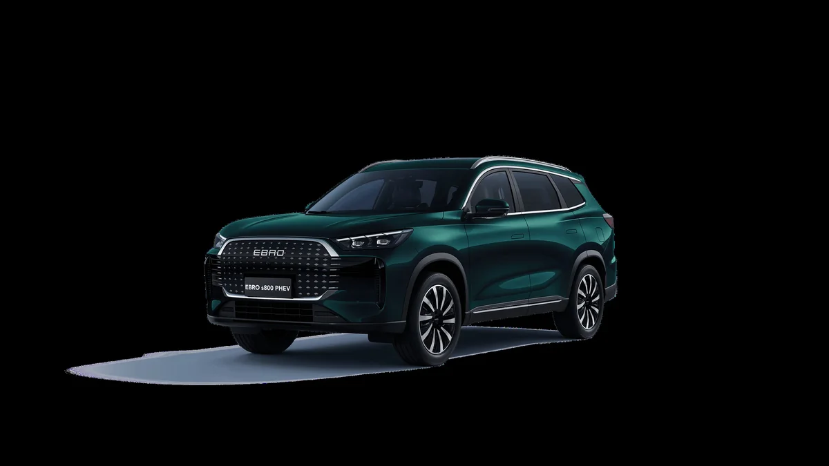 Ebro s800 PHEV verde tres cuartos frontal