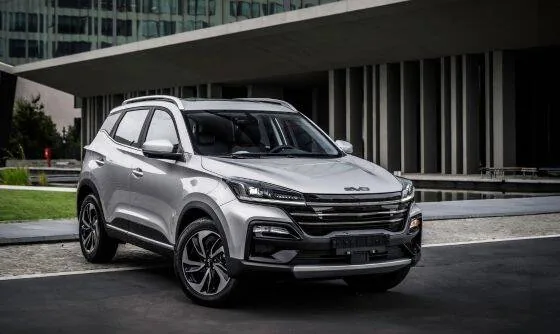 EVO Cuatro, vista frontal con parrilla EVO